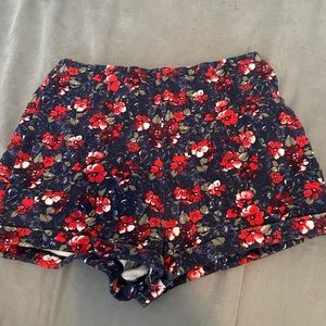 Hollister Floral Stretchy Shorts L